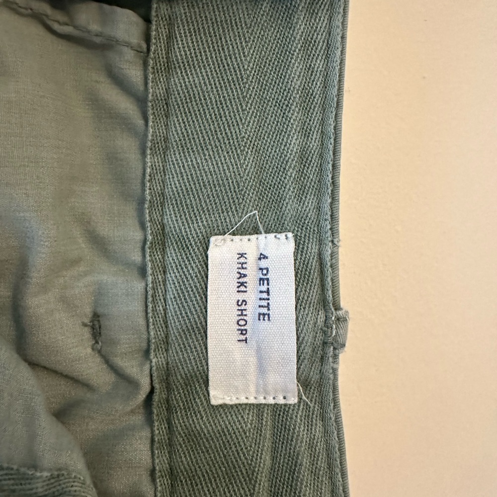 GAP Women's Green Shorts - Picture 2 of 4